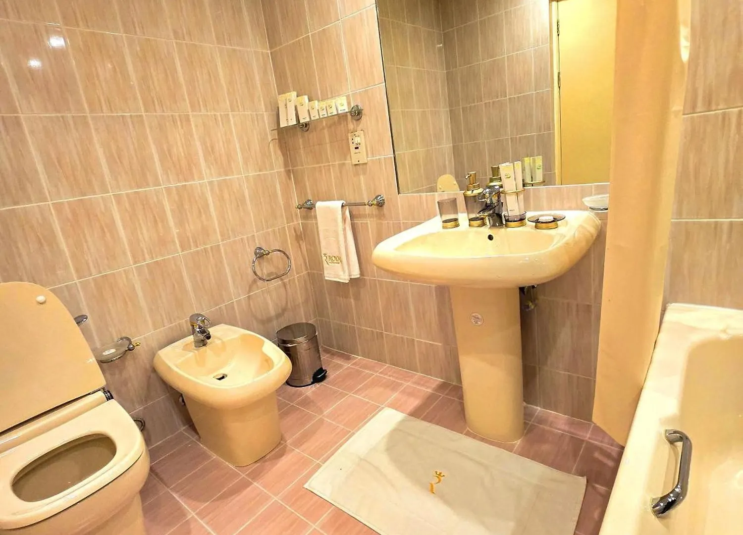 Appartamento Presidential Penthouse Vintage Italian Elegance Abu Dhabi