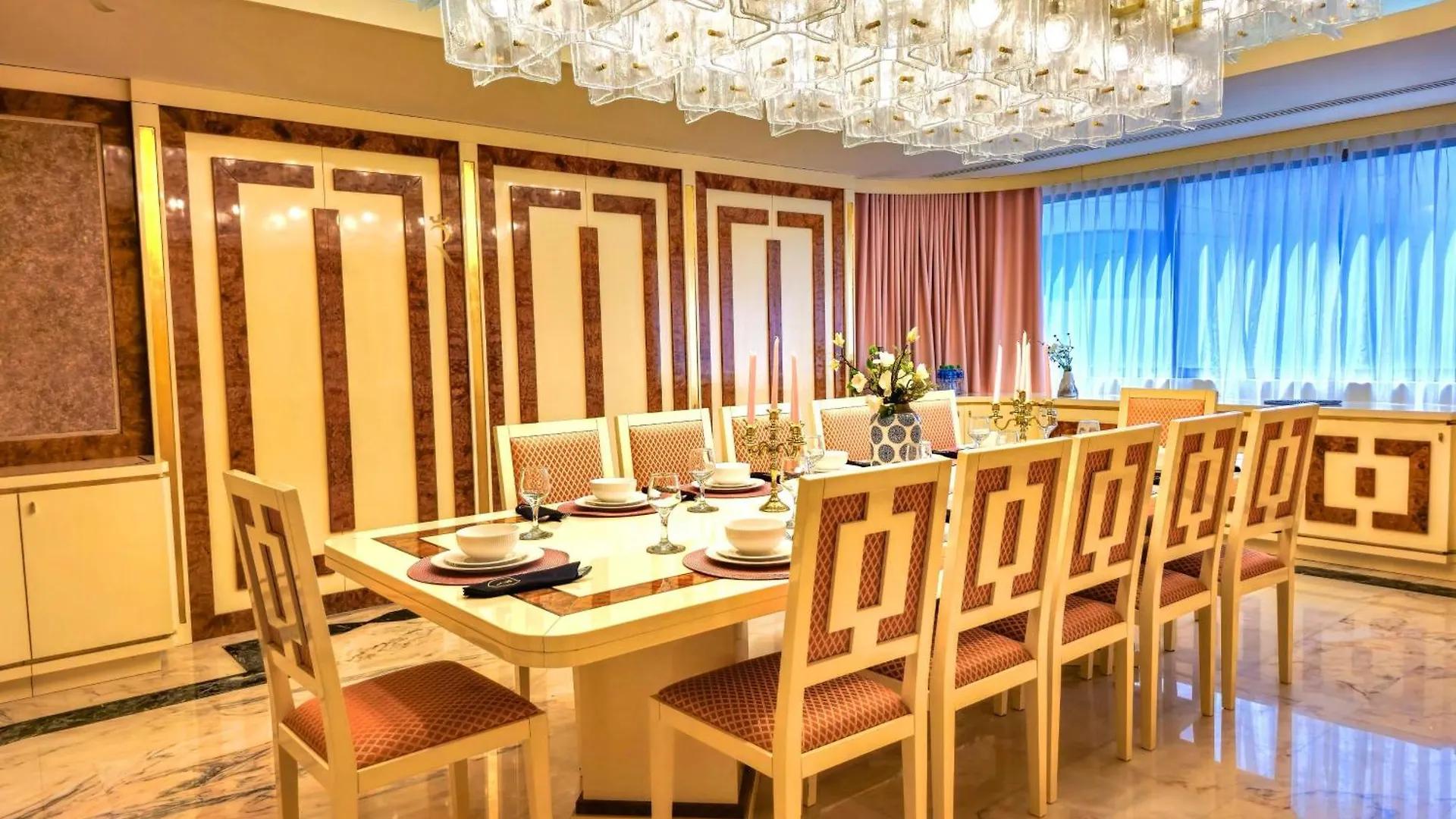Appartamento Presidential Penthouse Vintage Italian Elegance Abu Dhabi