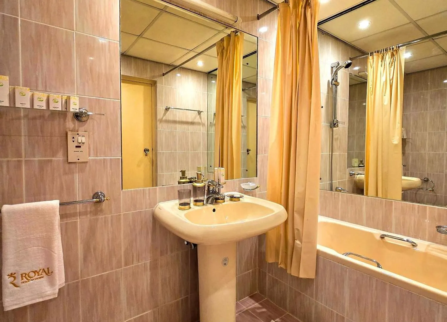 Appartamento Presidential Penthouse Vintage Italian Elegance Abu Dhabi Emirati Arabi Uniti