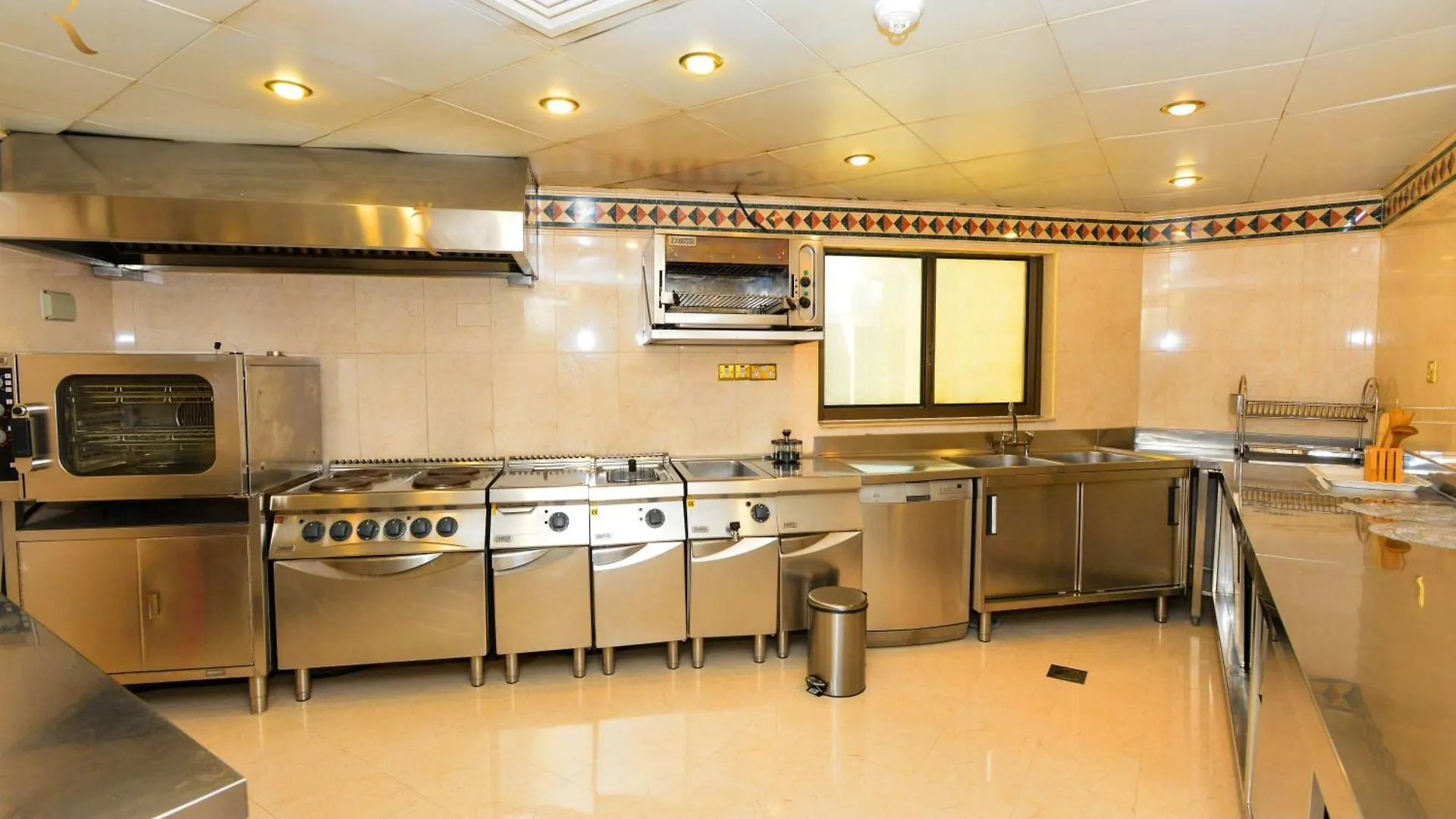 Appartamento Presidential Penthouse Vintage Italian Elegance Abu Dhabi