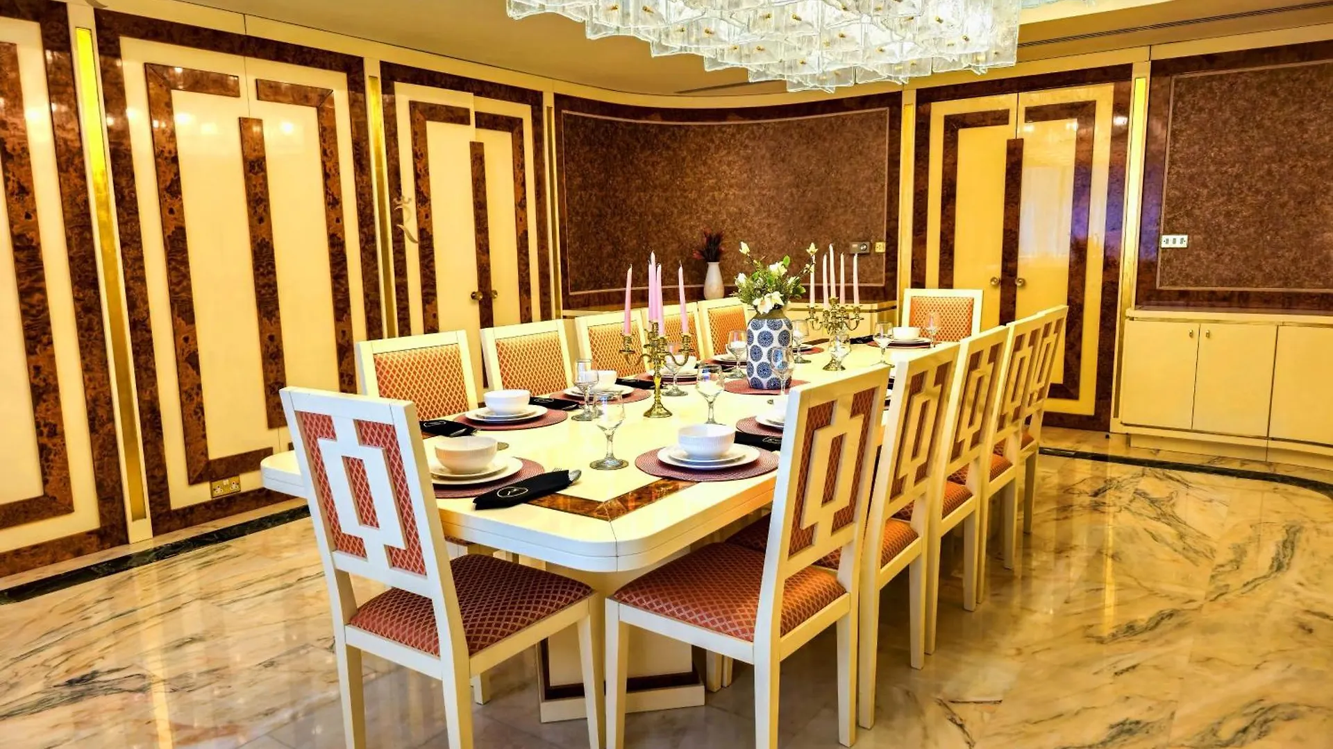 Appartamento Presidential Penthouse Vintage Italian Elegance Abu Dhabi